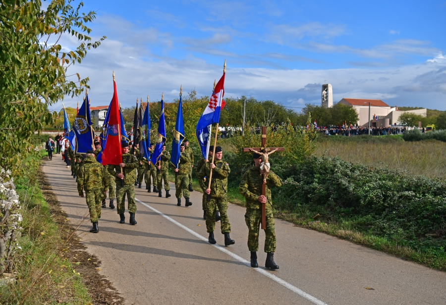 Prigodnim programom u Škabrnji je obilježen Dana sjećanja na žrtve Domovinskog rata i Dana sjećanja na žrtvu Vukovara i Škabrnje