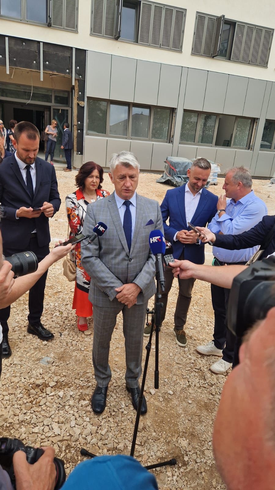 Ministri Erlić i Piletić obišli u pratnji župana i gradonačelnika obišli  zgradu nekadašnjeg Doma za odgoj djece i mladeži i novu stambenu jedinicu za djecu i mladež bez adekvatne roditeljske skrbi