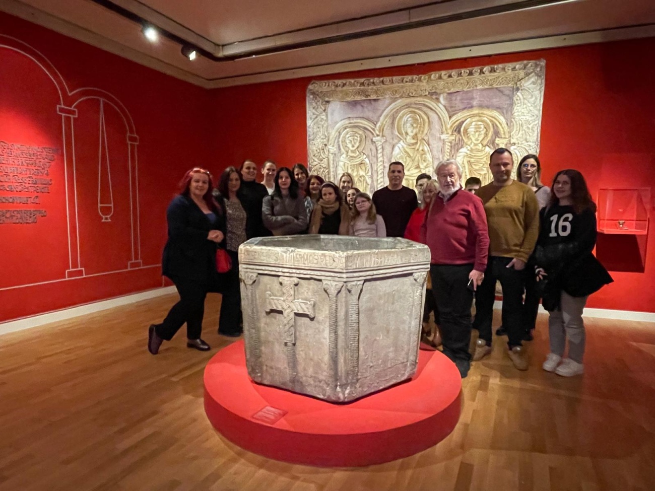 Nagrađeni učenici posjetili izložbu u Klovićevim dvorima