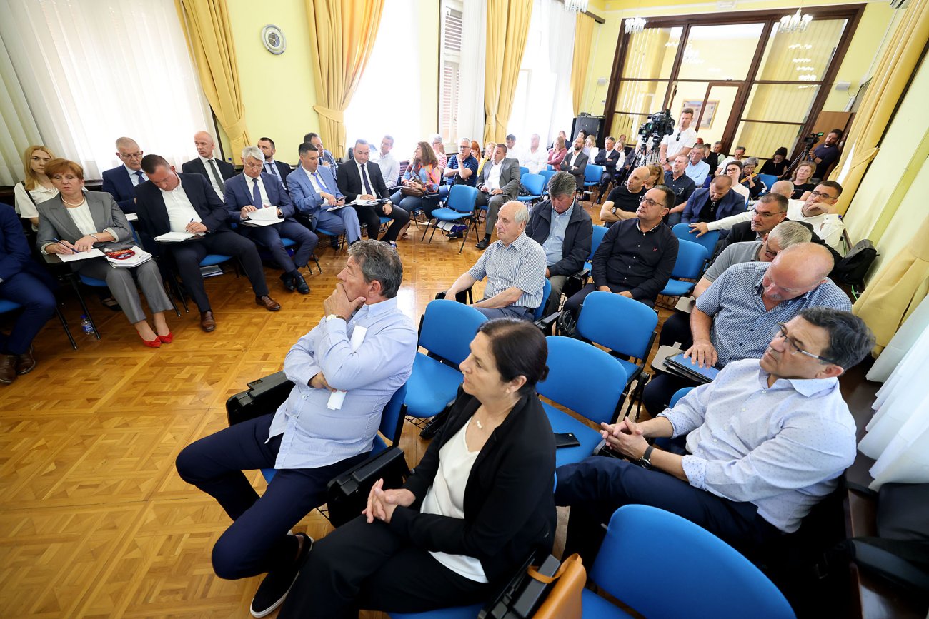 Nova ulaganja u zdravstvene ustanove, biogradska bolnica dobit će MR uređaj, a sanitet novih 7 vozila