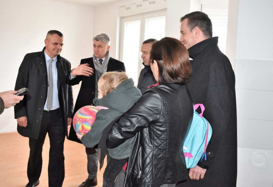 Svečanost u Benkovcu: Sedam obitelji dobilo ključeve stanova