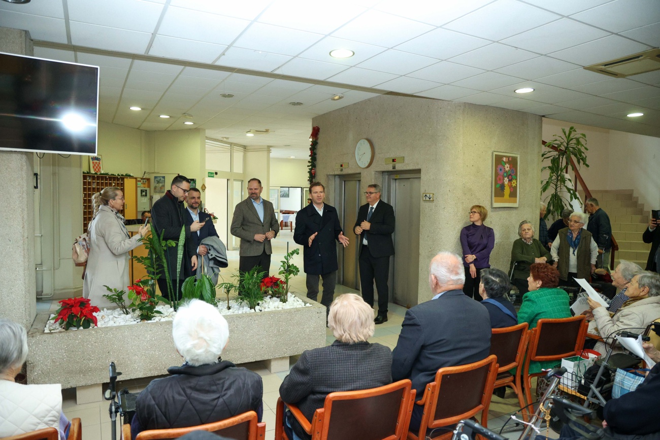 Župan Bilaver u tradicionalnom blagdanskom posjetu korisnicima Doma kod Sfinge