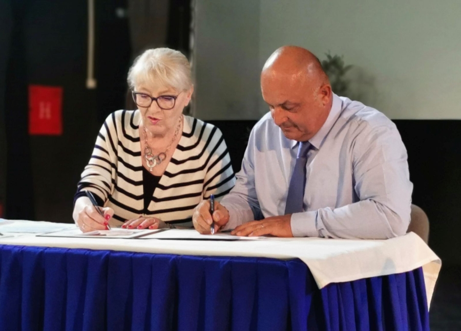 Potpisivan je sporazum s rektoricom Sveučilišta u Zadru Dijanom Vican o pripremi znanstvenog skupa i objavljivanju znanstvene monografije o Općini sv. Filip i Jakov
