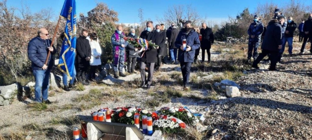 Otočki bataljun odao počast poginulima na Ražovljevoj glavici