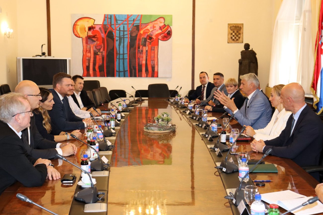 Ministar Primorac u radnom posjetu Zadarskoj županiji predstavio poreznu reformu