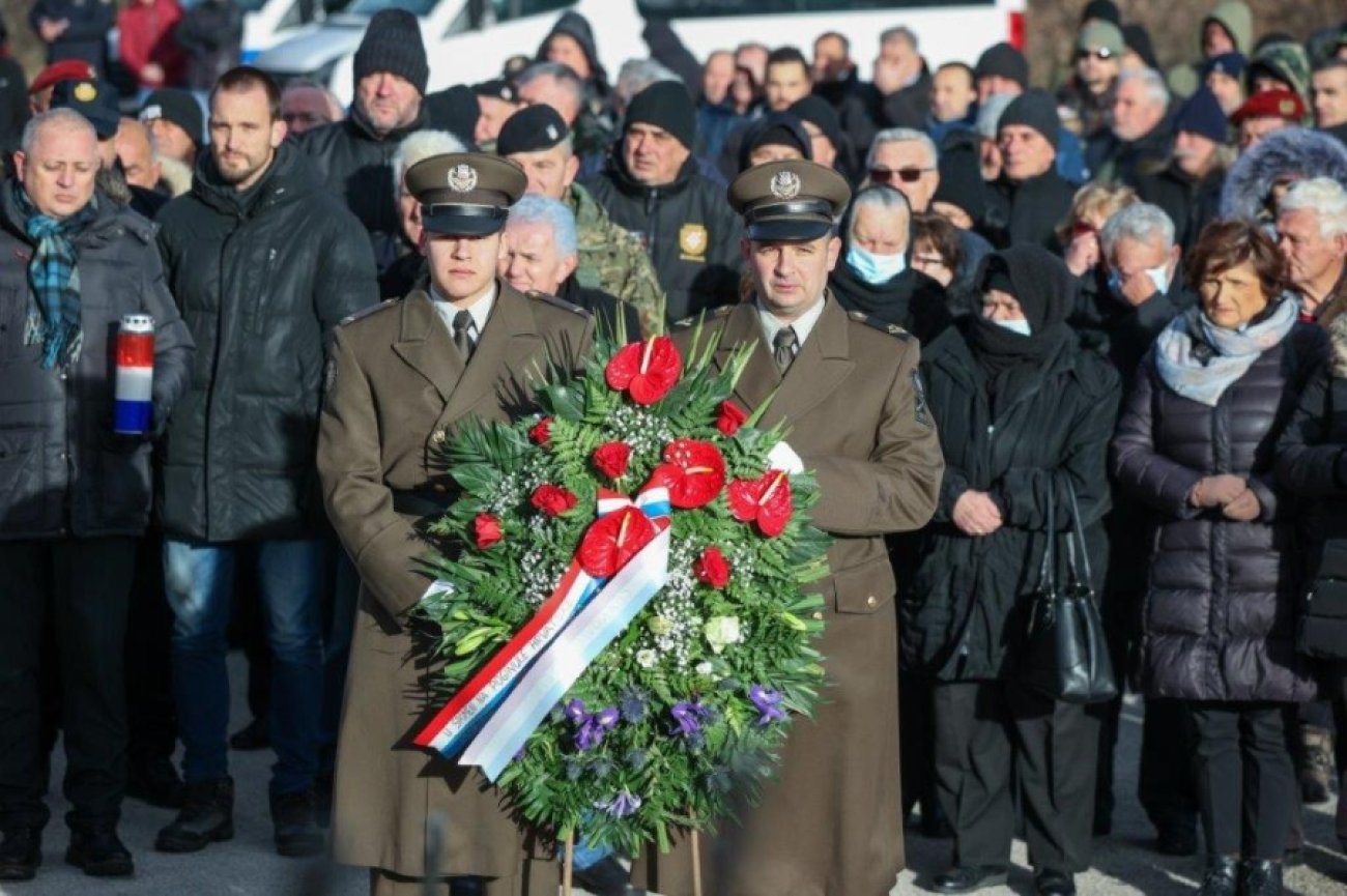 Na Masleničkom mostu podignuta hrvatska zastava