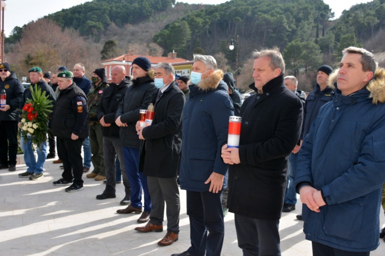 Odana počast poginulim braniteljima u Paljuvu i Novigradu