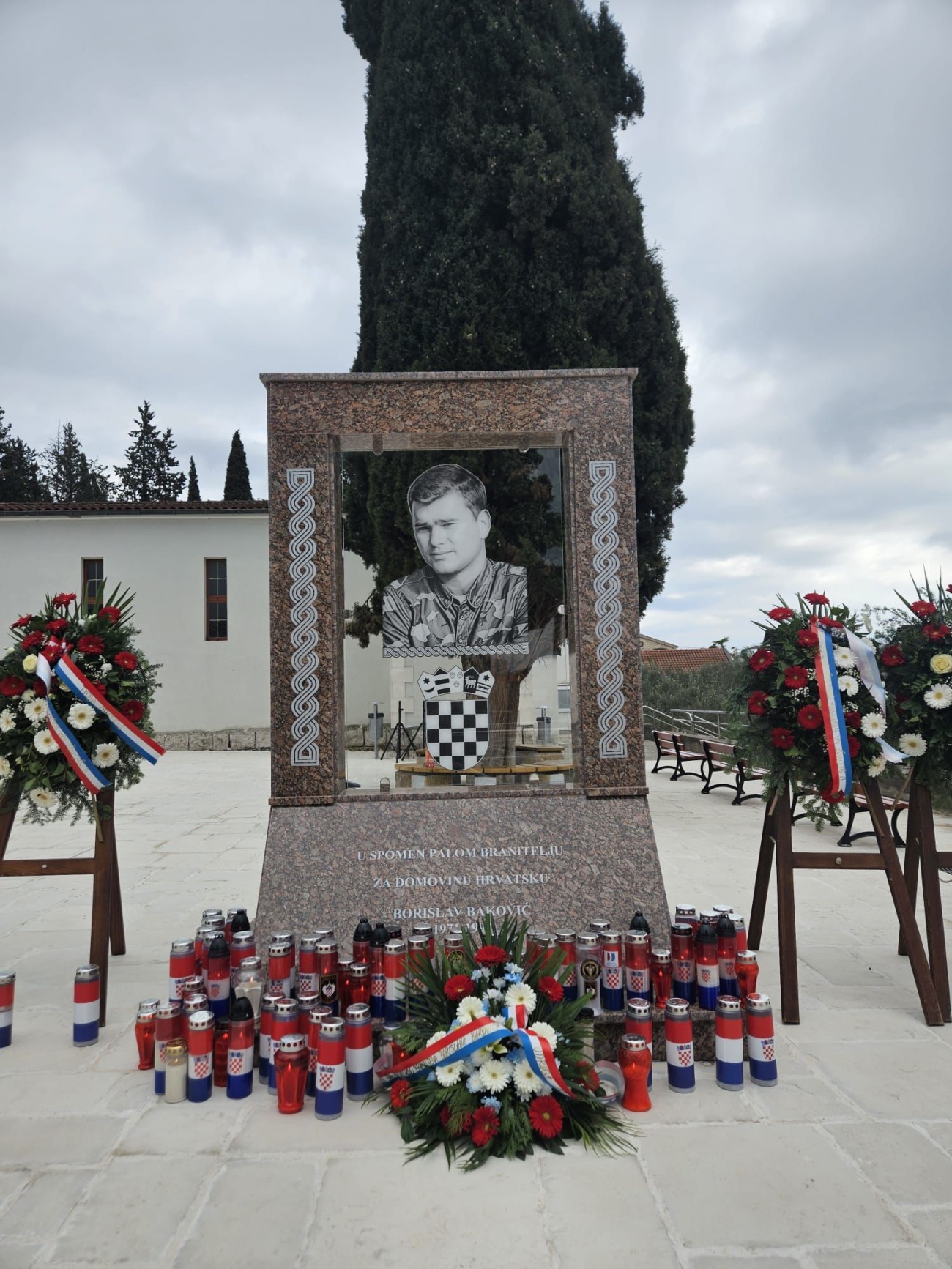 Otkriven spomenik Borislavu Bakoviću