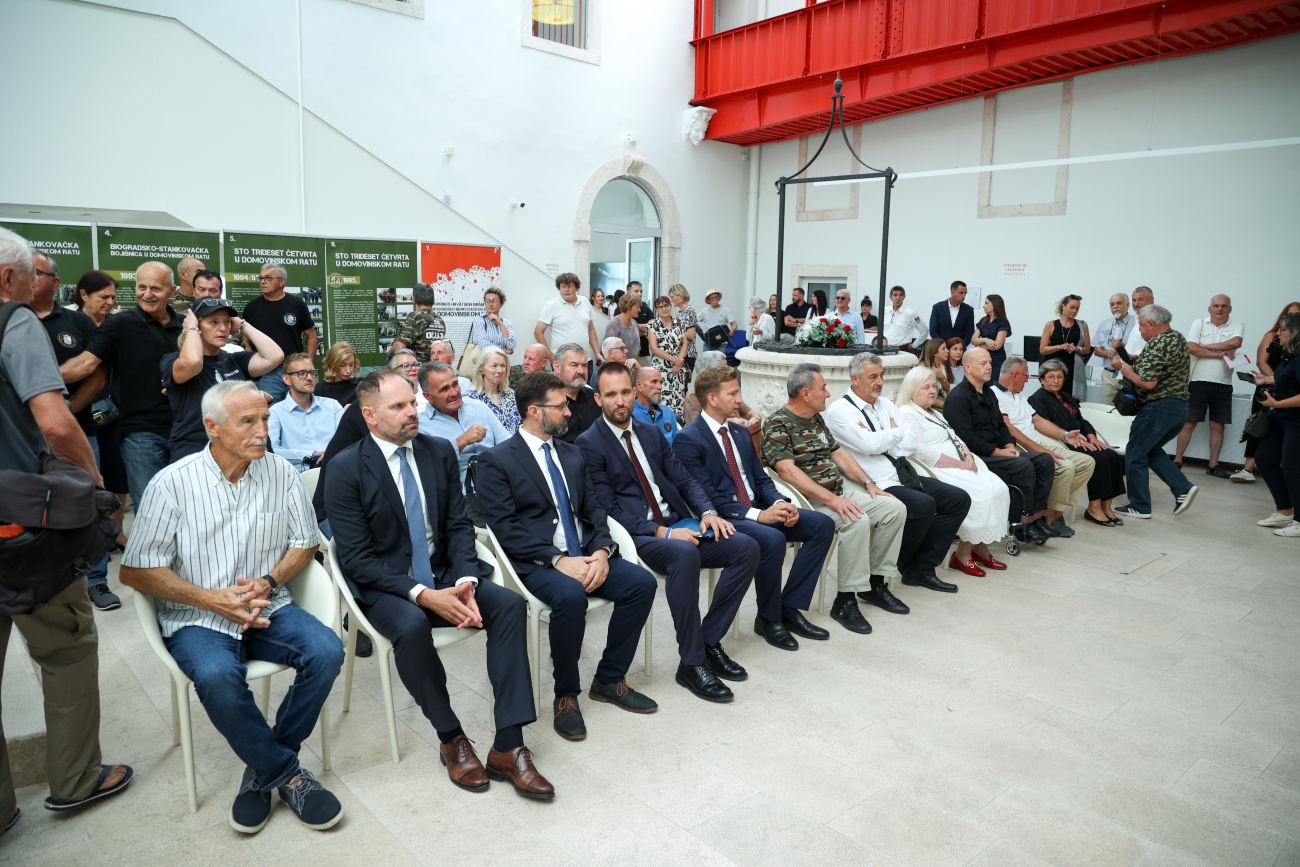 Otvorena izložba "U SPOMEN NA OLUJU": Zajedničkom izložbom svih udruga Zadar obilježava 30. obljetnicu VRO Oluja