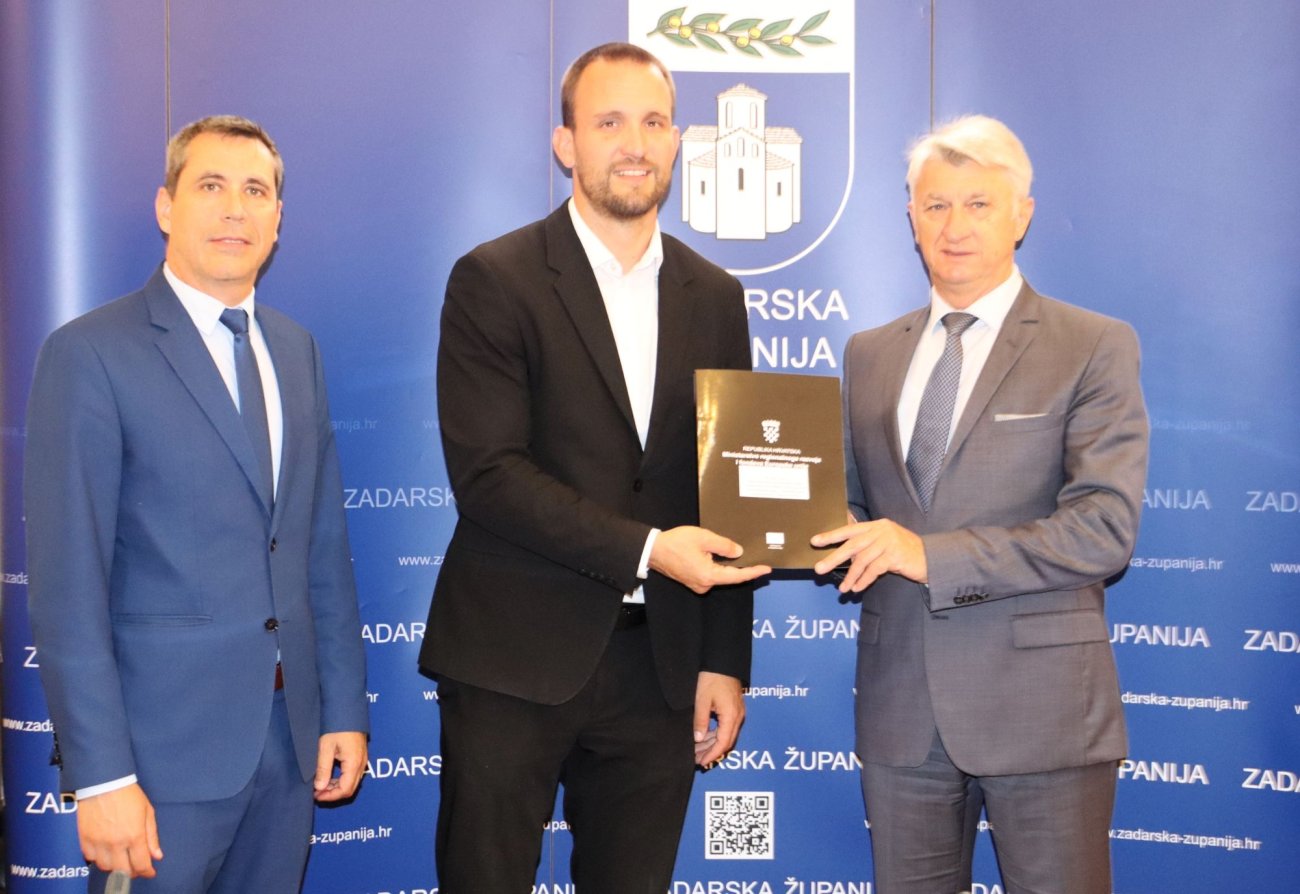 Ministar Erlić uručio 1,56 milijuna eura za sufinanciranje izgradnje Medicinske škole