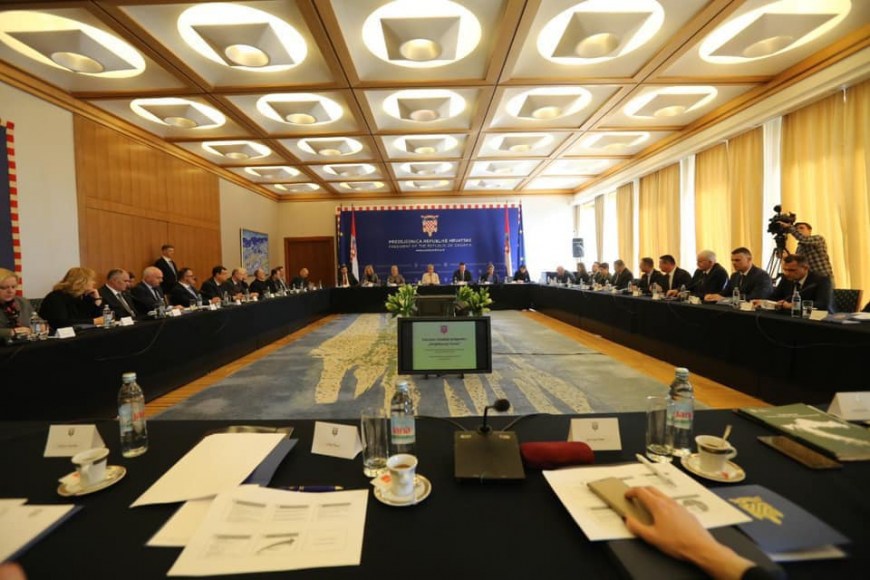 U Uredu predsjednice održan Okrugli stol na temu „Fiskalna decentralizacija i regionalni razvoj Republike Hrvatske“