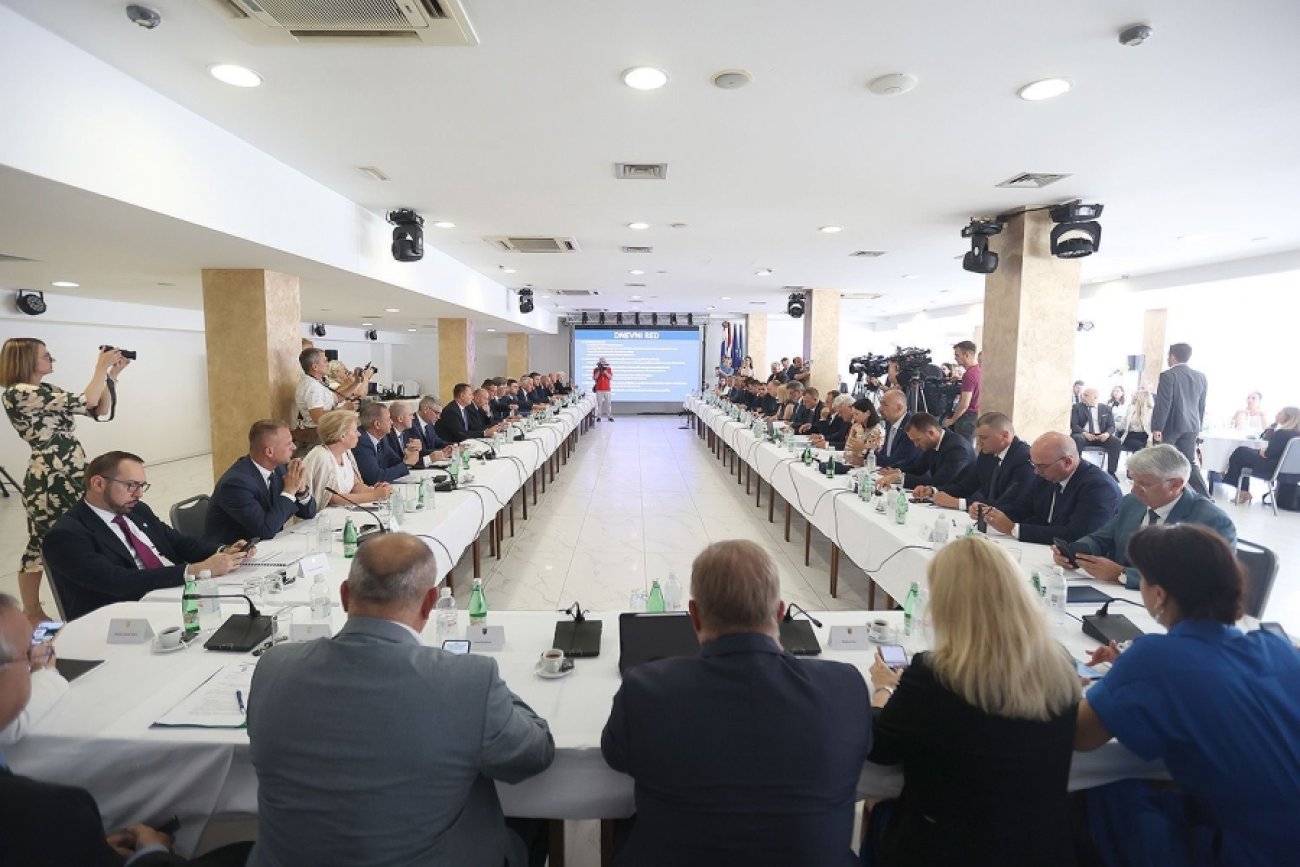 Na sastanku Vlade RH sa županima o brojnim aktualnostima