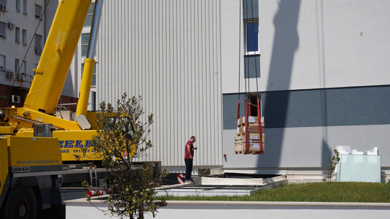 Linearni akcelerator spušten u bunker zadarske bolnice