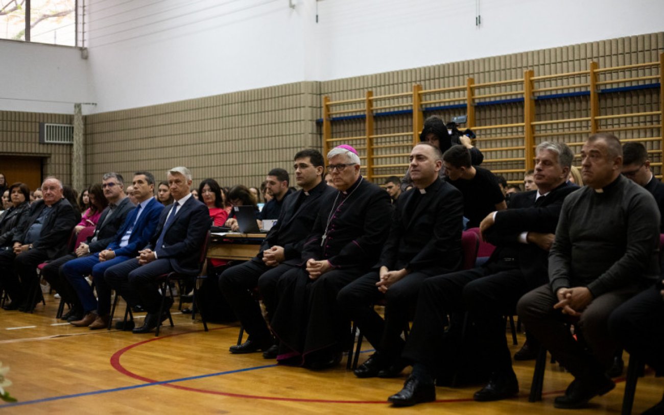 Klasična gimnazija Ivan Pavao II. i Nadbiskupsko sjemenište 'Zmajević' obilježili 275. godišnjicu svoga djelovanja