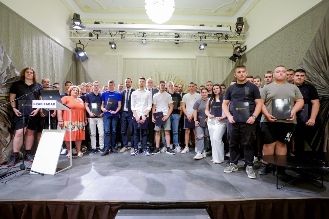 Dodijeljeni ugovori o stipendijama učenicima iz Zadarske županije koji se školuju za deficitarna obrtnička zanimanja