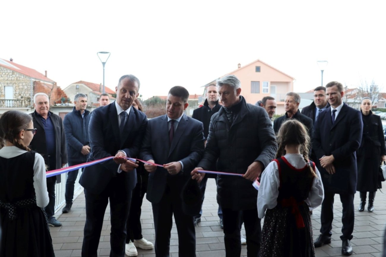 Butković otvorio dječji vrtić u Privlaci i spomenik privlačkim sabunjarima