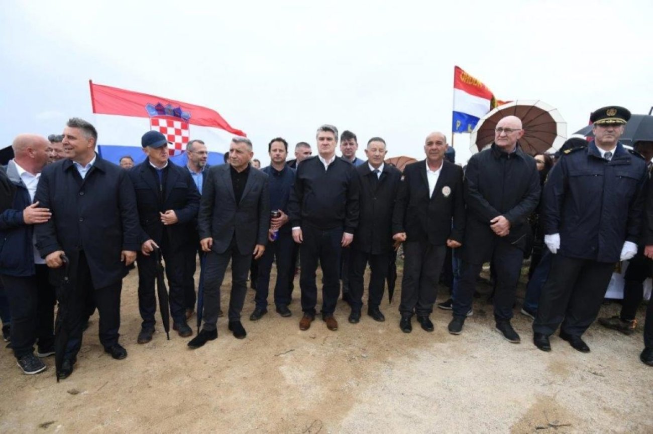 Na brdu Debeljak otkrivena spomen-ploču s imenima 11 poginulih branitelja