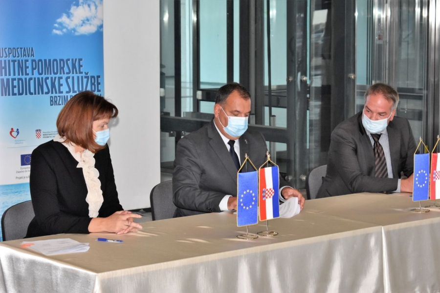 Ministar zdravstva Vili Beroš potpisao je ugovor s izabranim izvođačima, zajednicom ponuditelja Tehnomont Brodogradilište iz Pule i ISKRA brodogradilište iz Šibenika