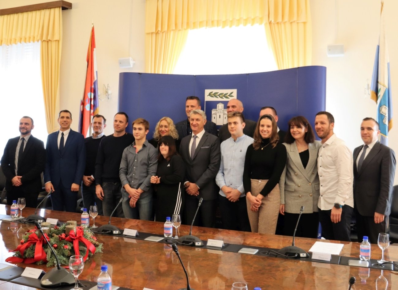 Primanje za trofejne skakače u vodu i plivačice