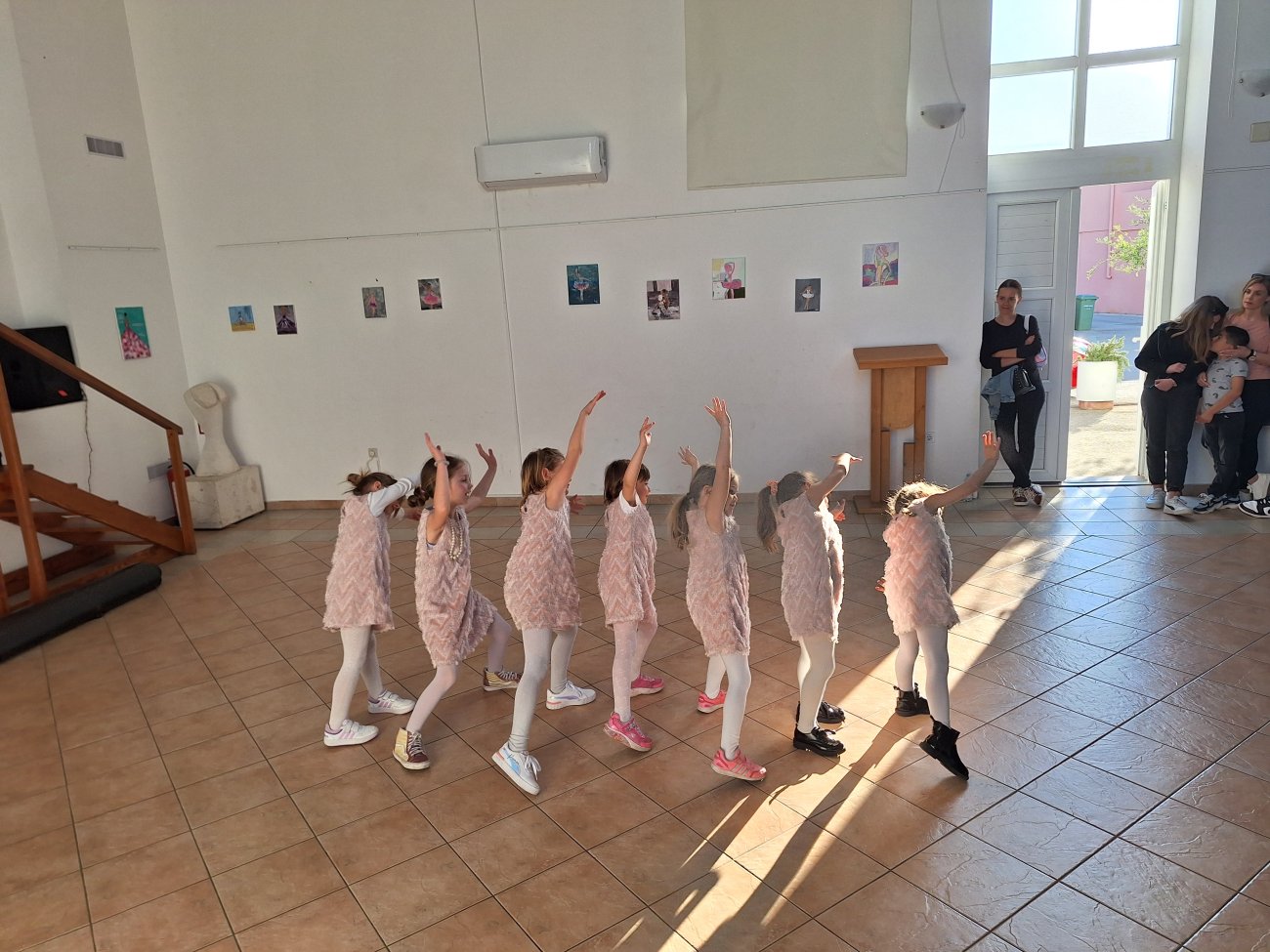 Plesno platno Županiji na dar