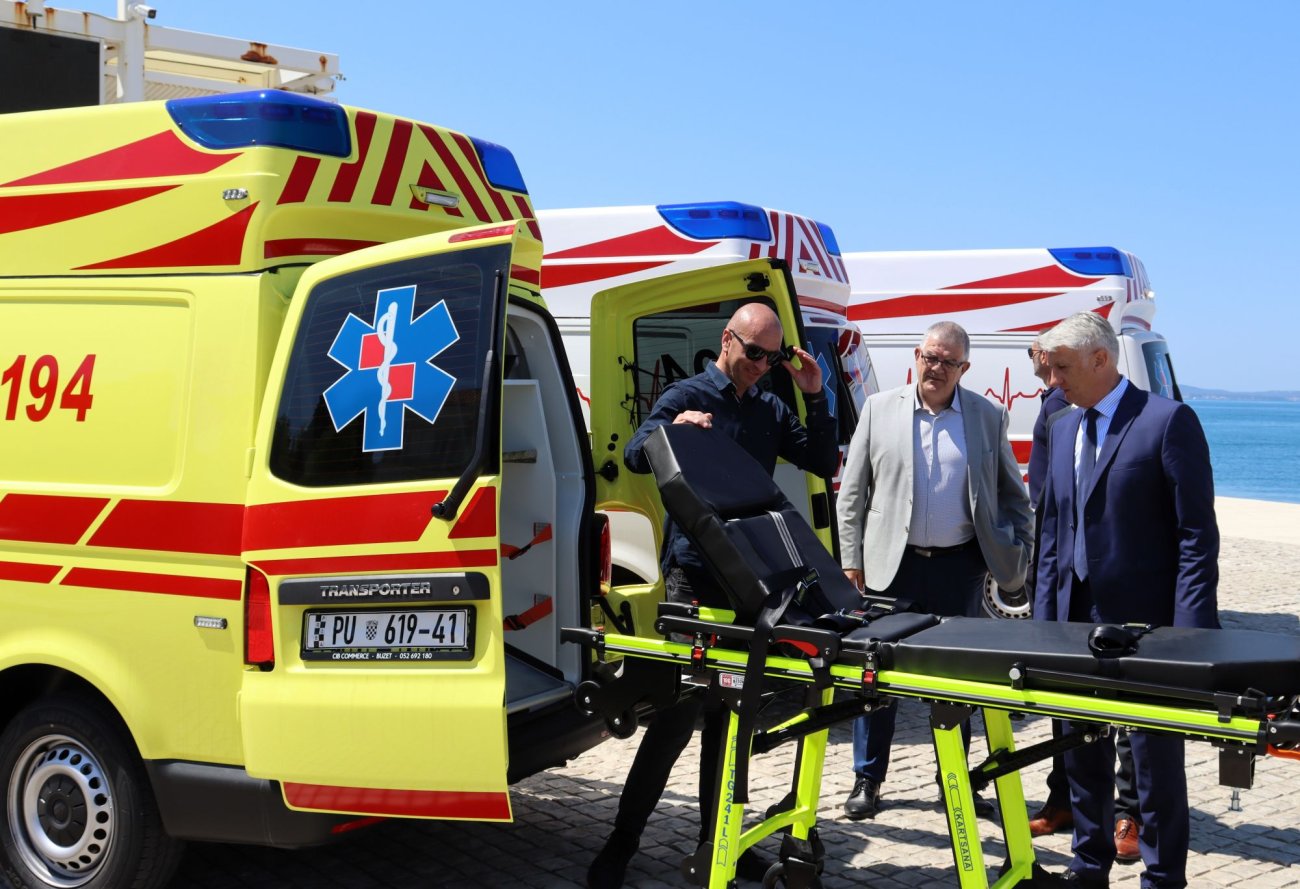 Stigla četiri nova vozila Zavodu za hitnu medicinu, nabavit će se dodatnih 15 vozila