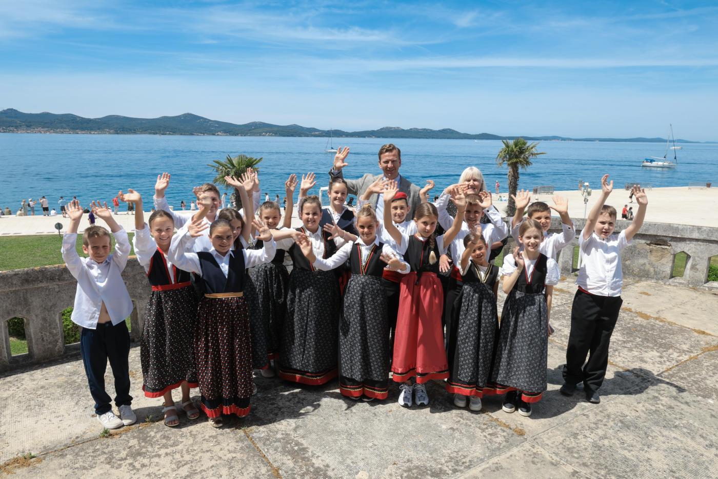 Mali čuvari tradicije iz Privlake u posjetu županu Bilaveru