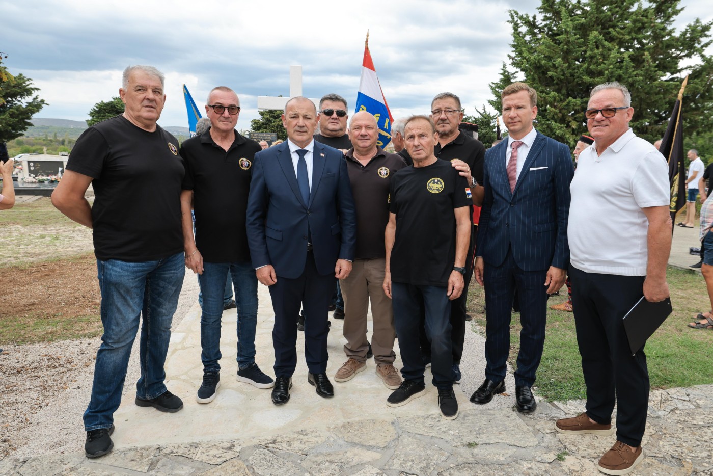U Lišanima Ostrovičkim otkriven spomenik poginulim braniteljima i civilima
