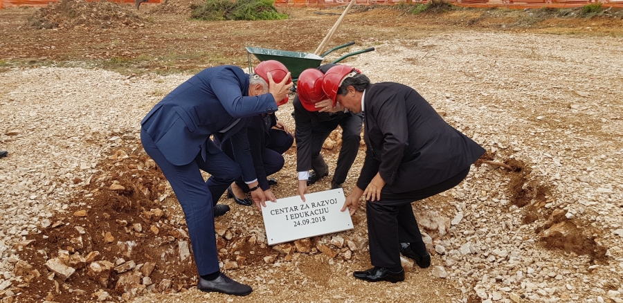 U Općini Poličnik položen kamen temeljac za izgradnju Centra za razvoj i edukaciju vrijednog 25 milijuna kuna